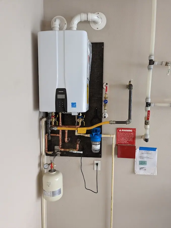 Professional plumber installing copper piping in a Arnold home